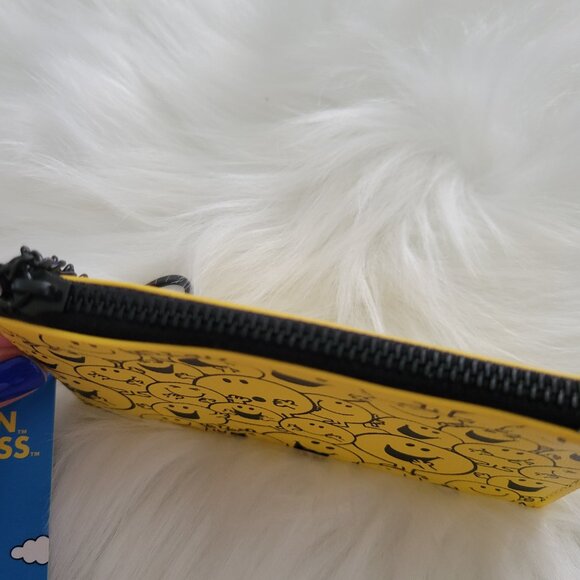 Mr. Men and Little Miss Mr. Happy Card Holder - Picture 5 of 7